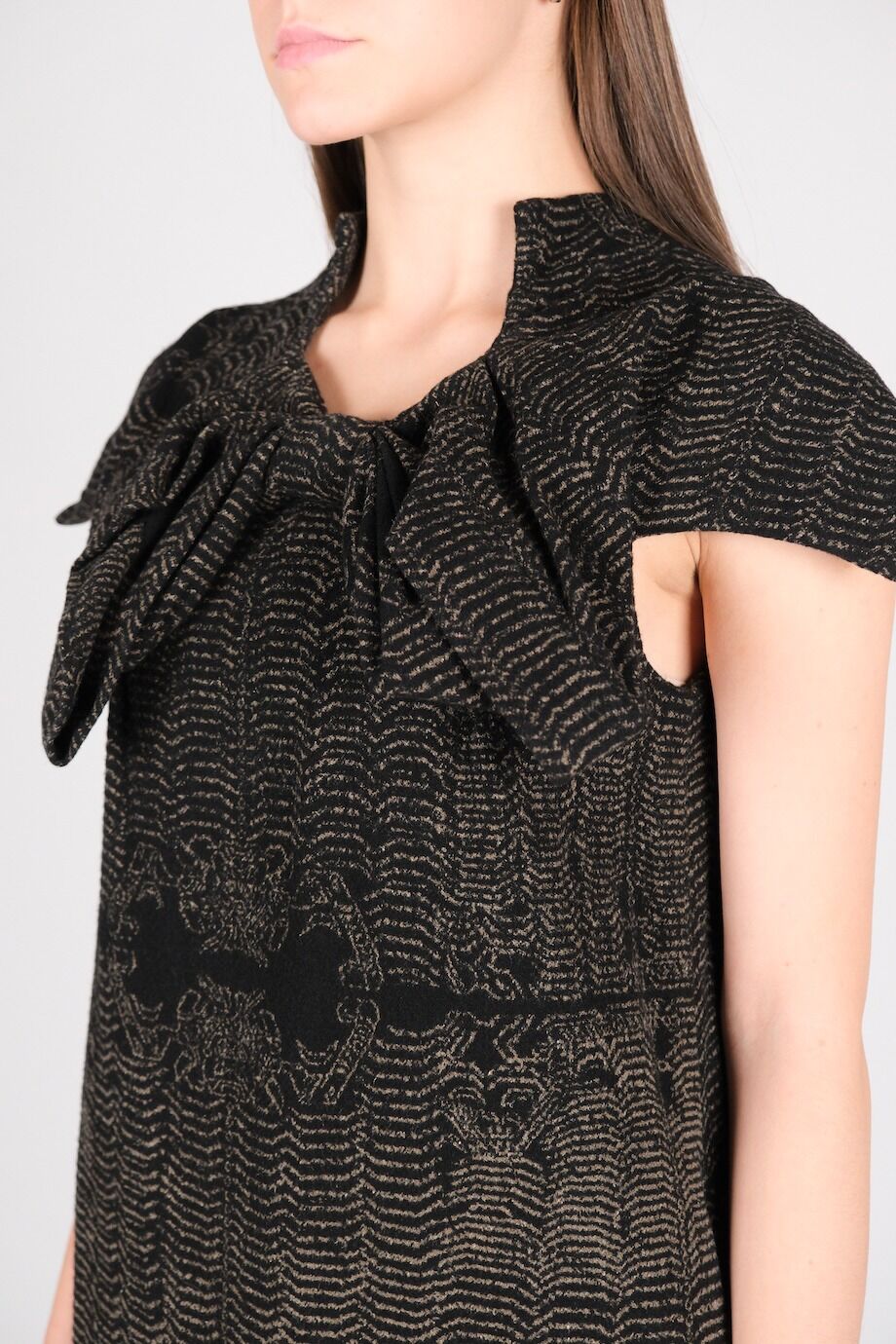 image 4 Платье чёрного цвета с принтом и бантом