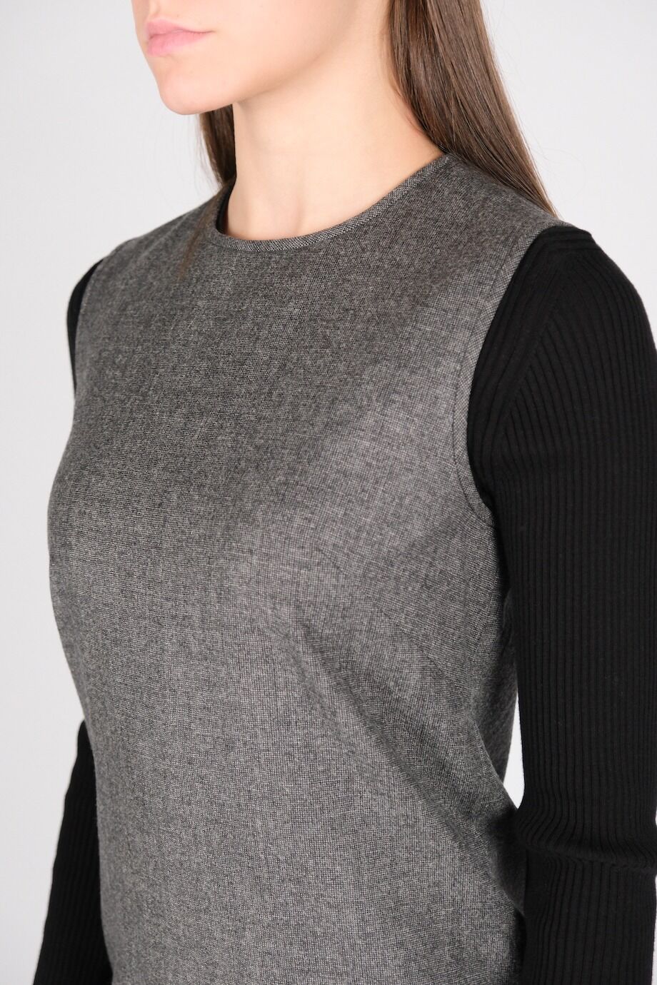 image 4 Платье без рукавов серого цвета