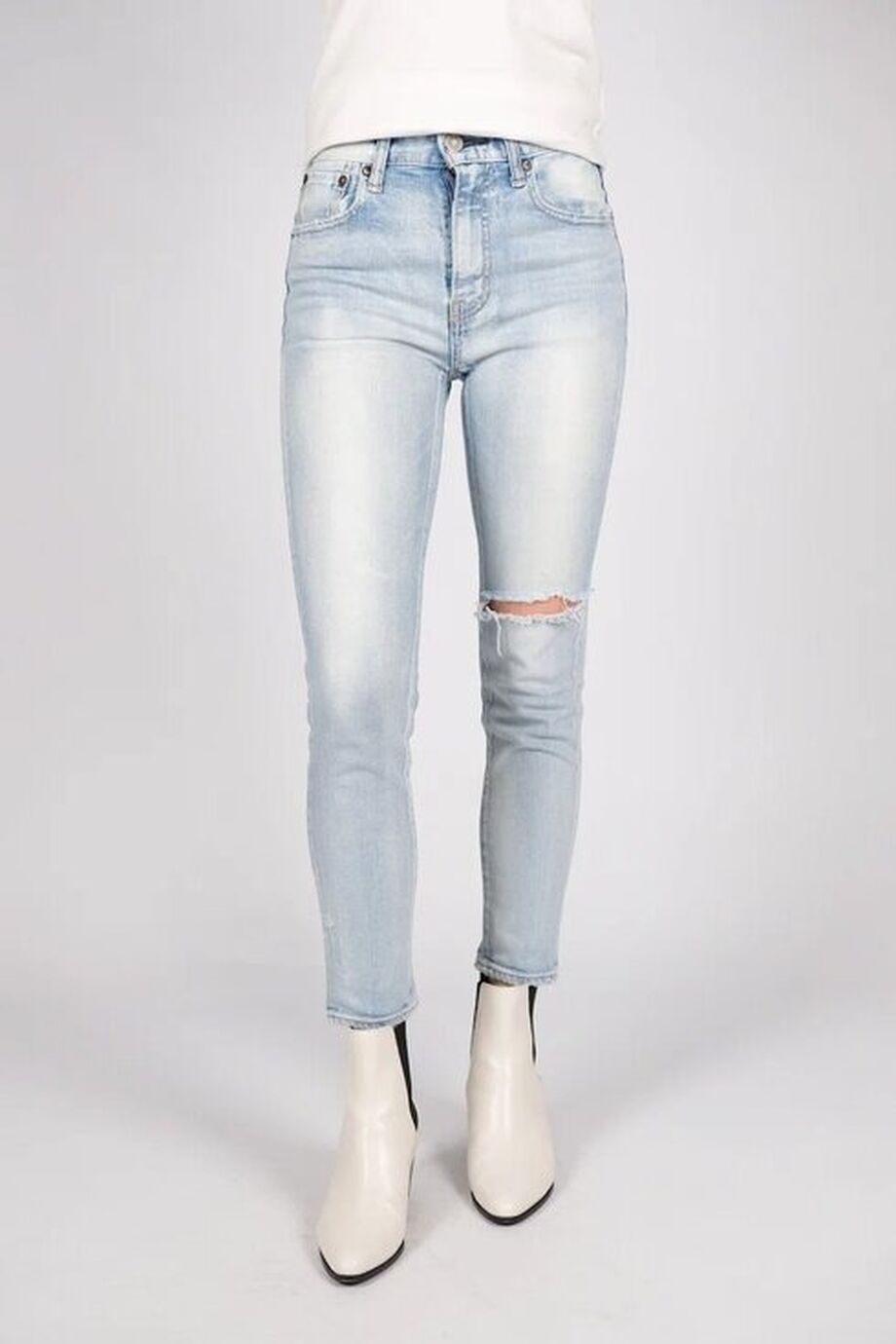 image 3 Джинсы-скинни голубого цвета с разрывом на колене