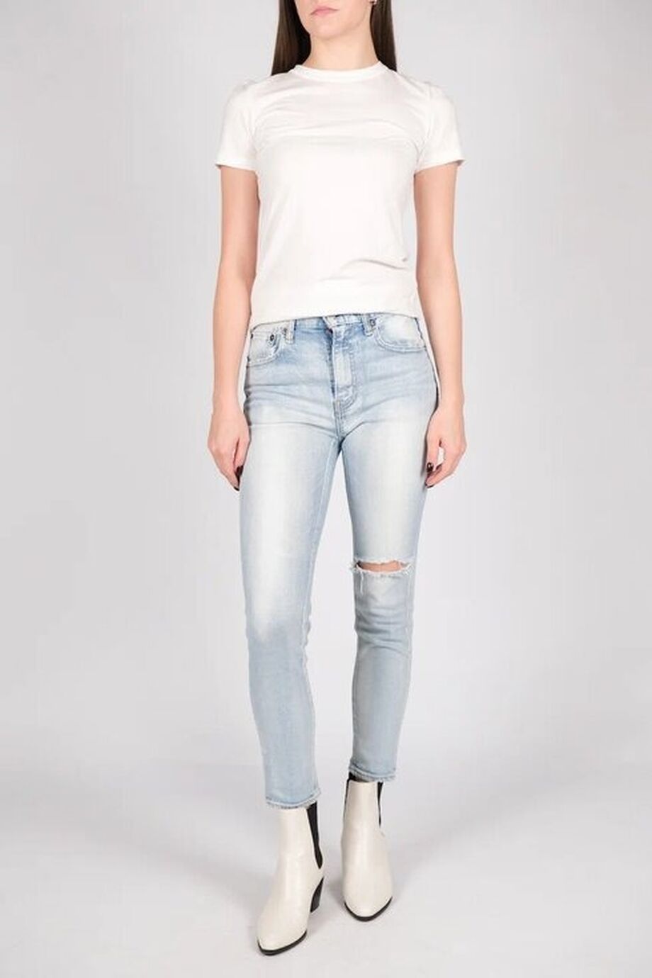 image 2 Джинсы-скинни голубого цвета с разрывом на колене