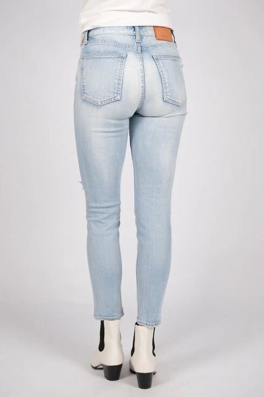 image 5 Джинсы-скинни голубого цвета с разрывом на колене