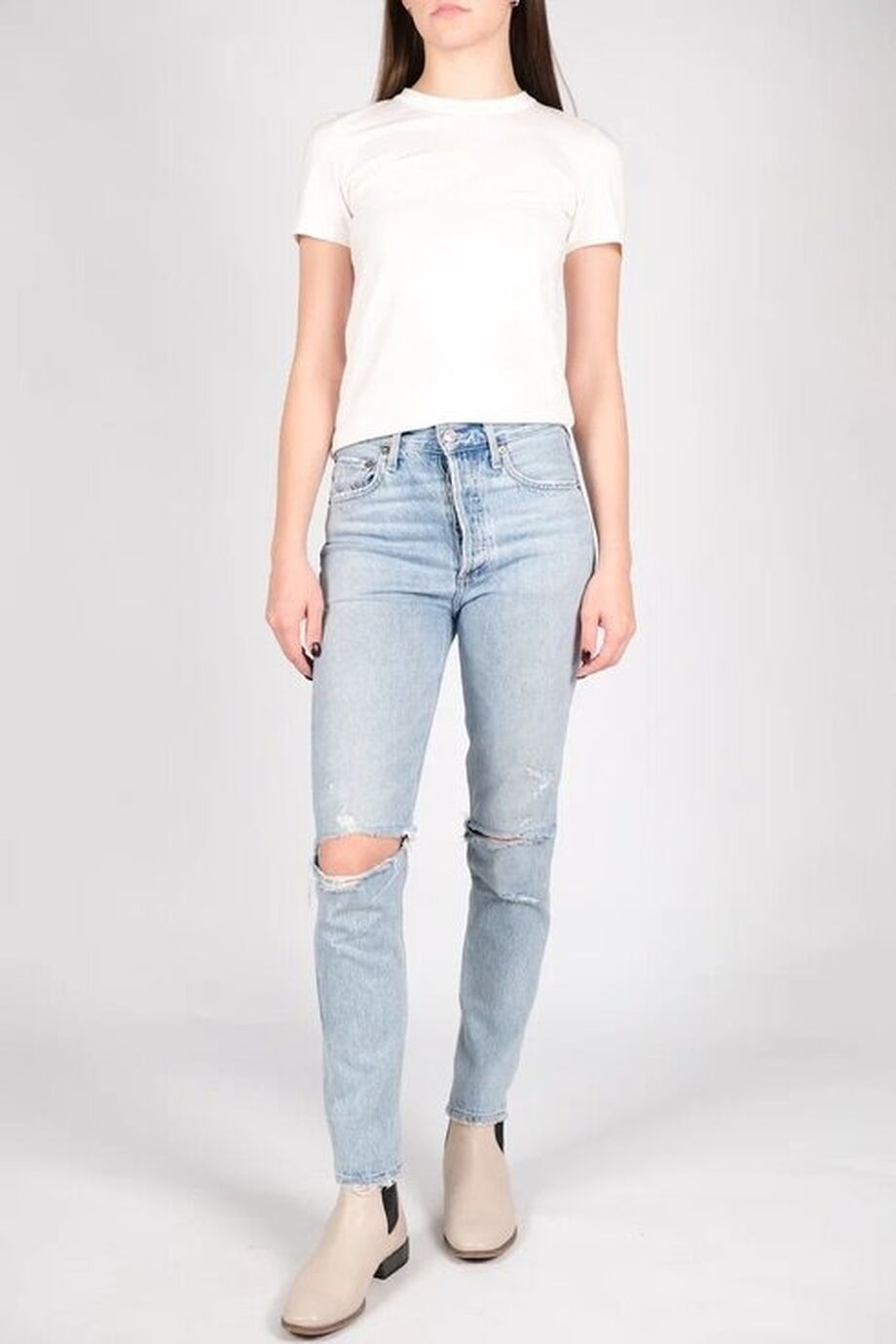 image 2 Джинсы голубого цвета с разрывами на коленях