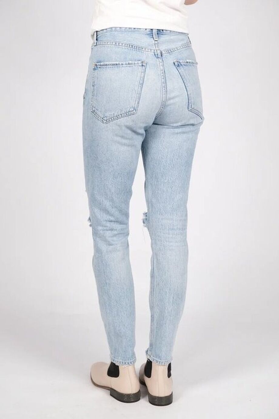 image 5 Джинсы голубого цвета с разрывами на коленях