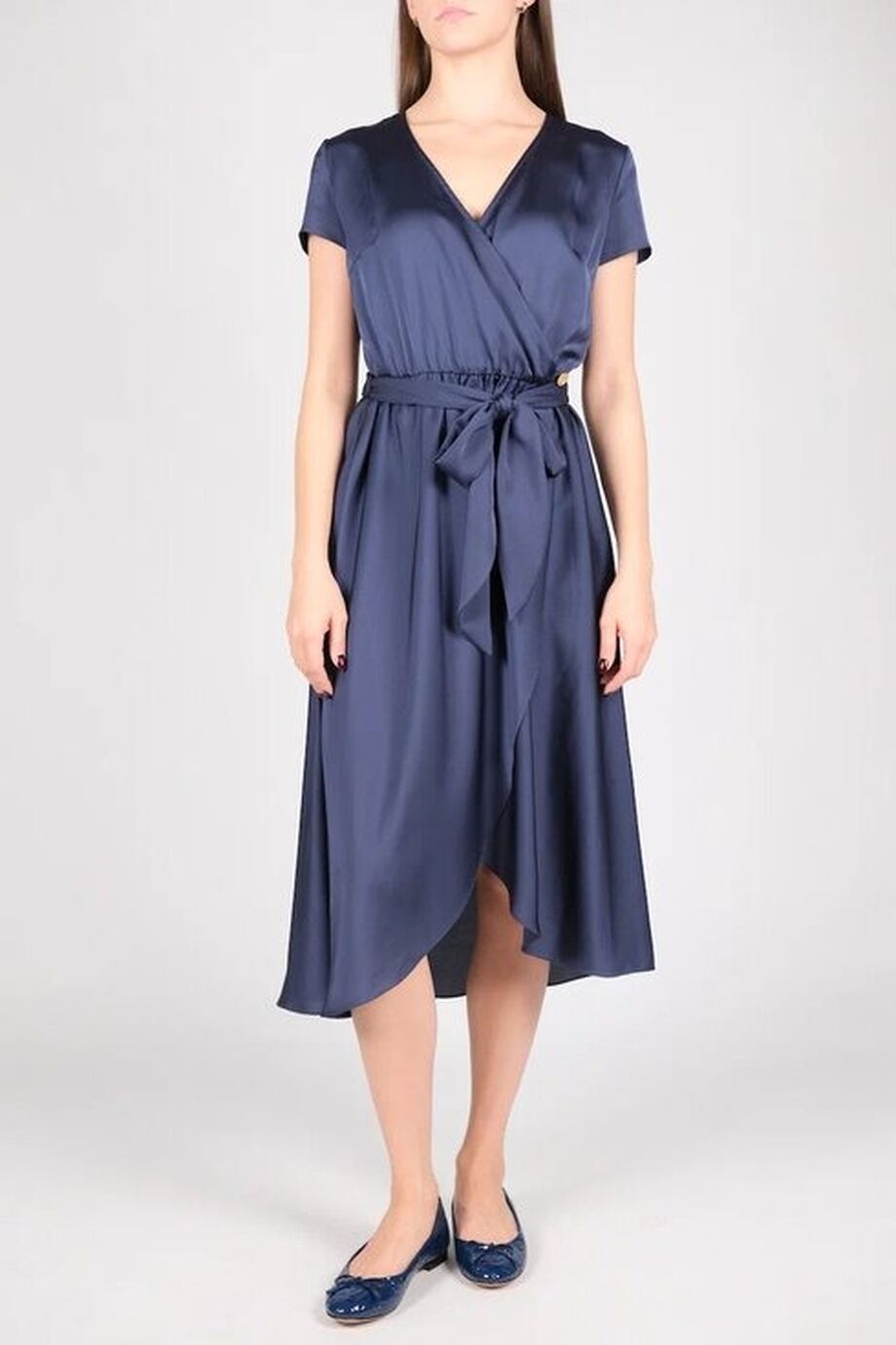 image 1 Платье на запах темно-синего цвета с поясом