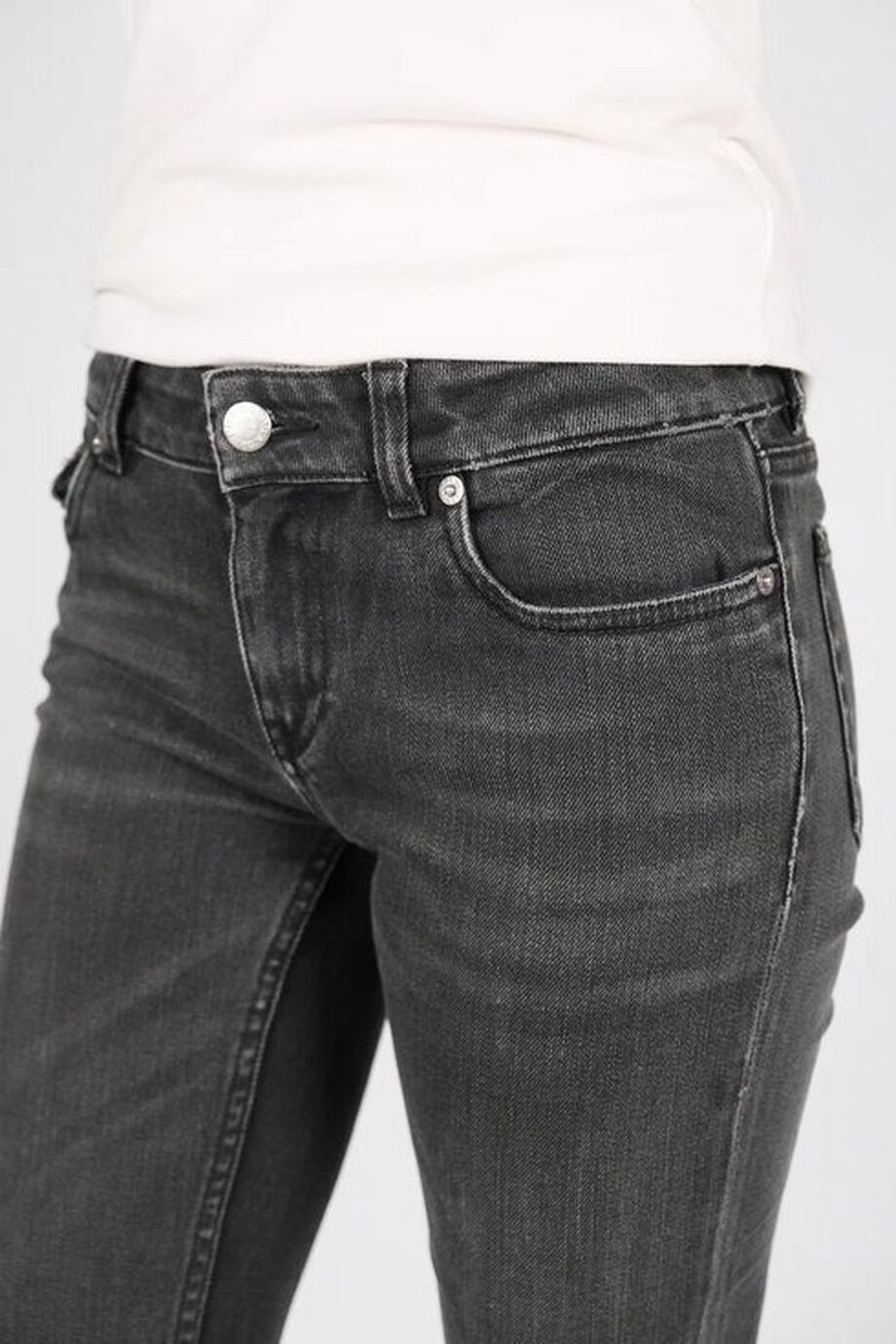 image 6 Джинсы скинни графитового цвета