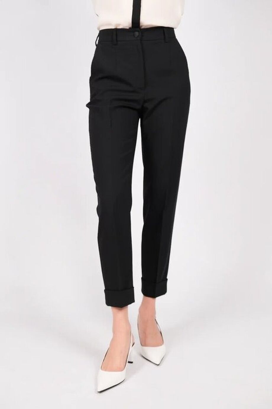 image 2 Брюки черного цвета с подворотами