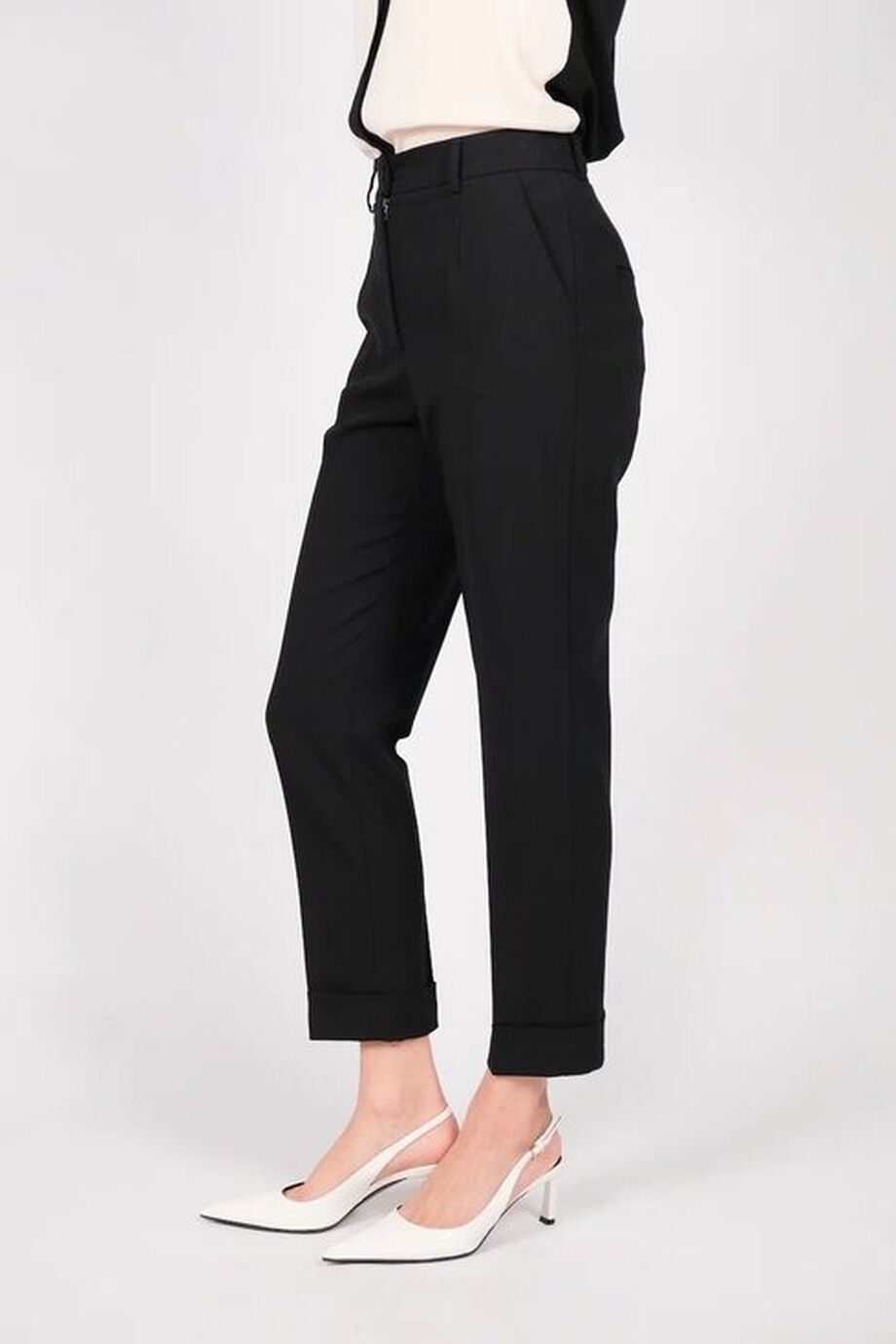 image 3 Брюки черного цвета с подворотами