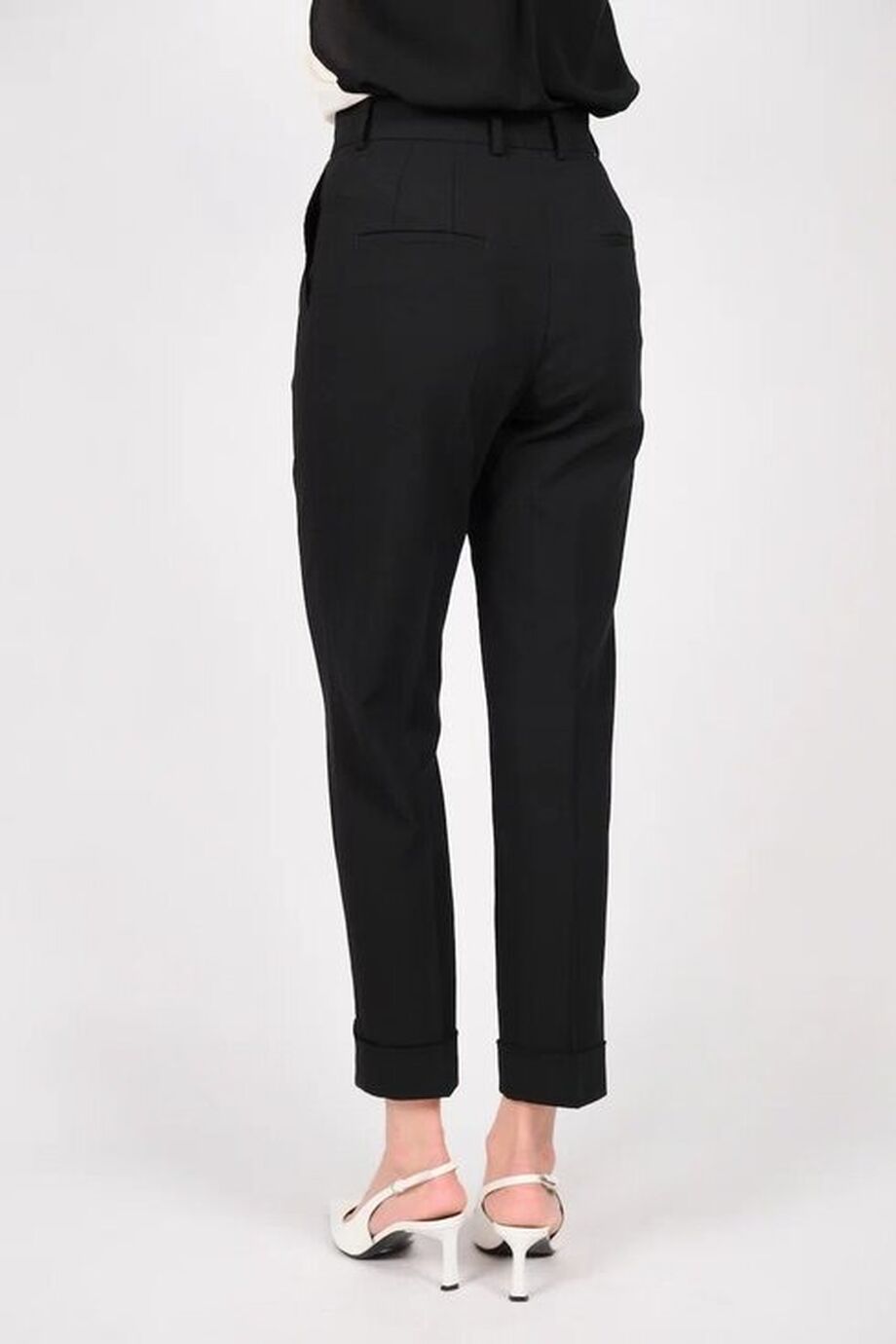 image 4 Брюки черного цвета с подворотами