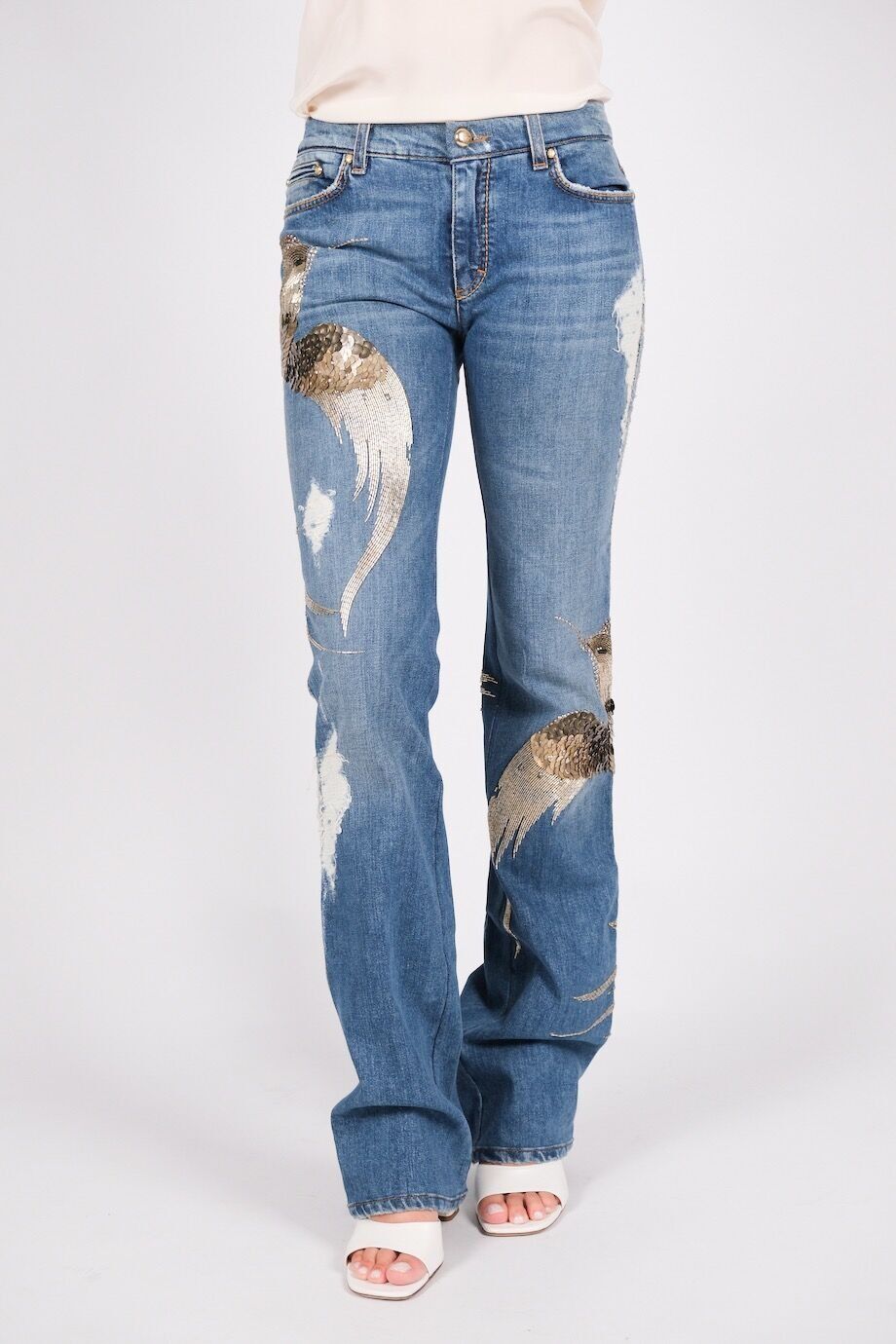 image 2 Джинсы голубого цвета расшитые бисером и пайетками