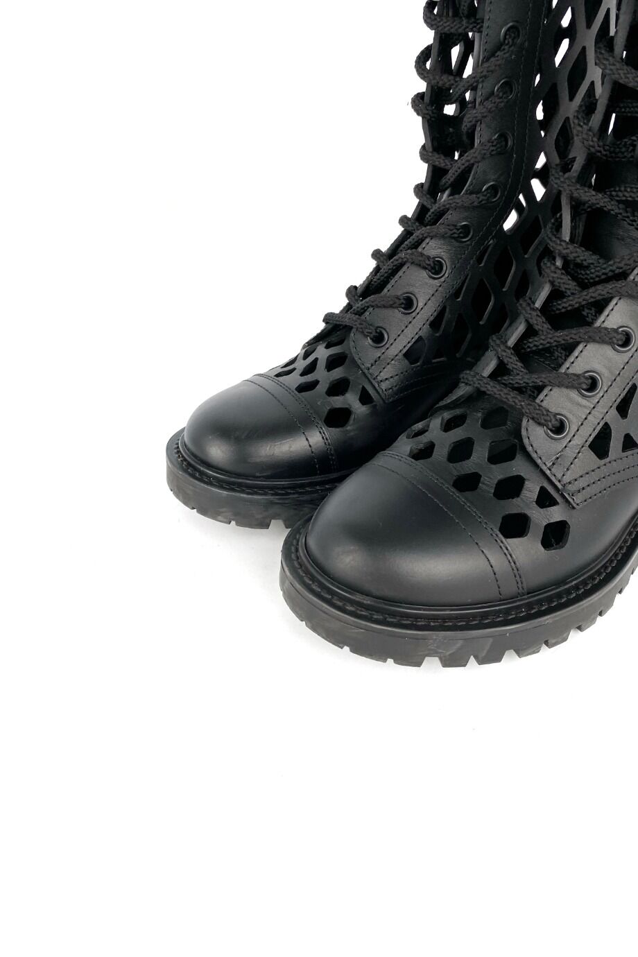 image 3 Высокие ботинки с перфорацией чёрного цвета