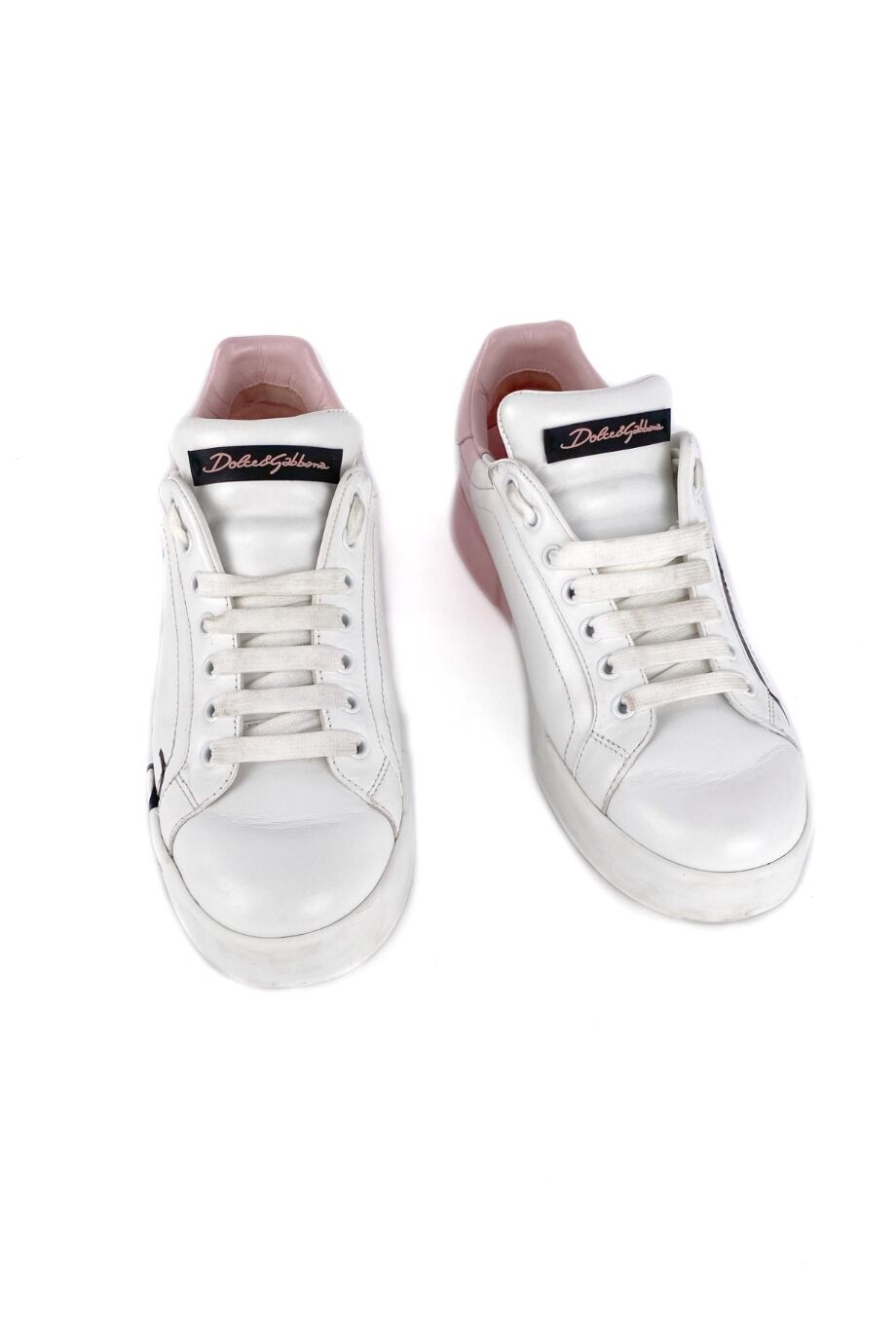 image 2 Кеды белого цвета с розовой пяткой и черными надписями