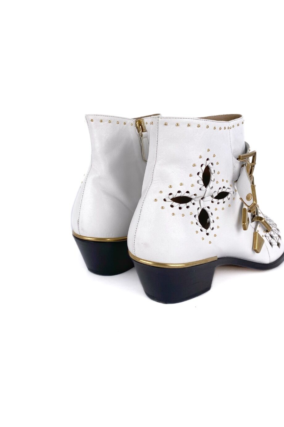 image 4 Казаки белого цвета с заклепками