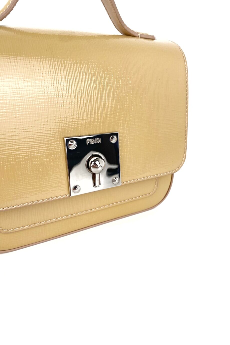 image 4 Лакированная сумка бежевого цвета