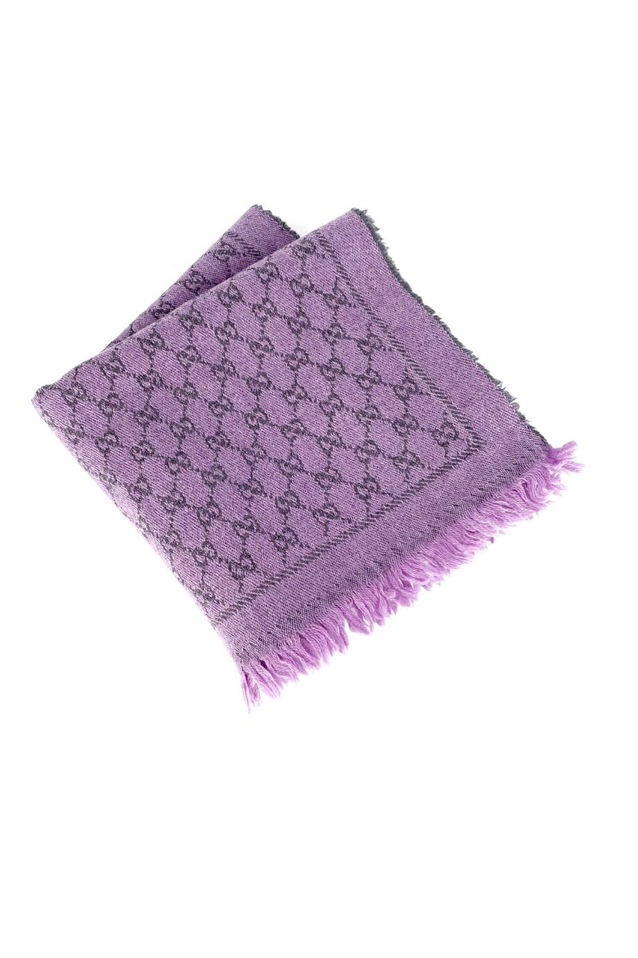 image 1 Двусторонний шарф сиреневого цвета в монограмму