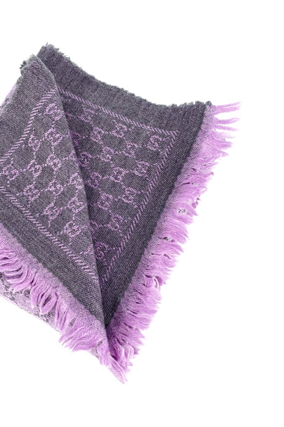 image 2 Двусторонний шарф сиреневого цвета в монограмму