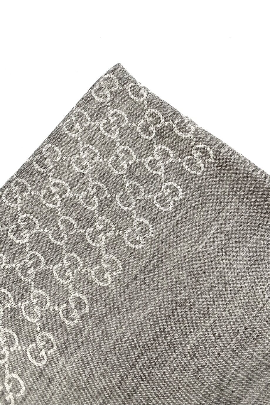 image 2 Шаль серого цвета в монограмму