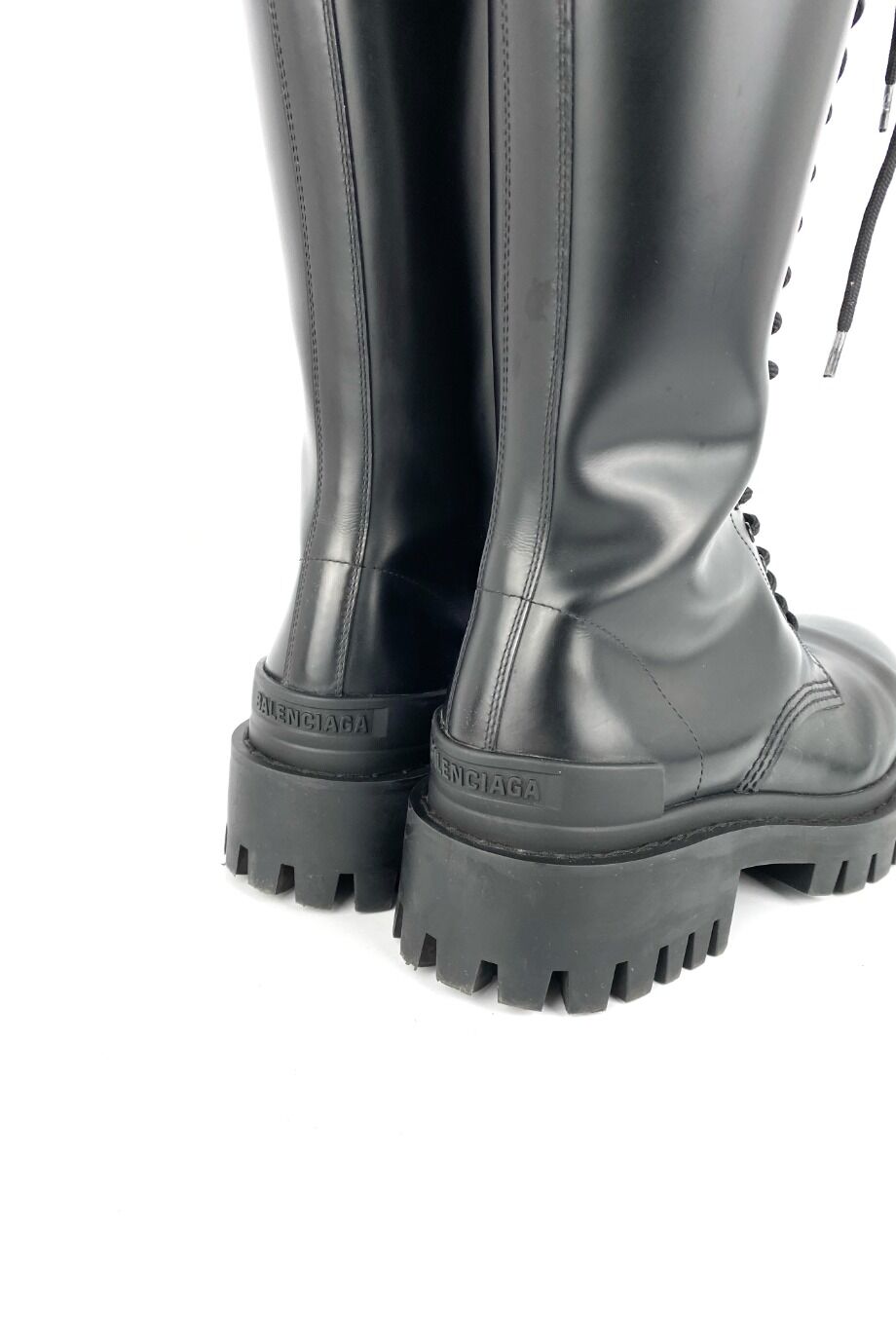 image 4 Высокие ботинки на шнуровке черного цвета