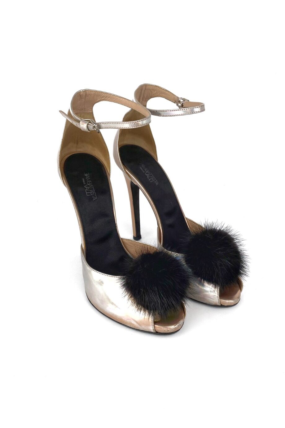 image 1 Босоножки серебристого цвета с меховыми помпонами