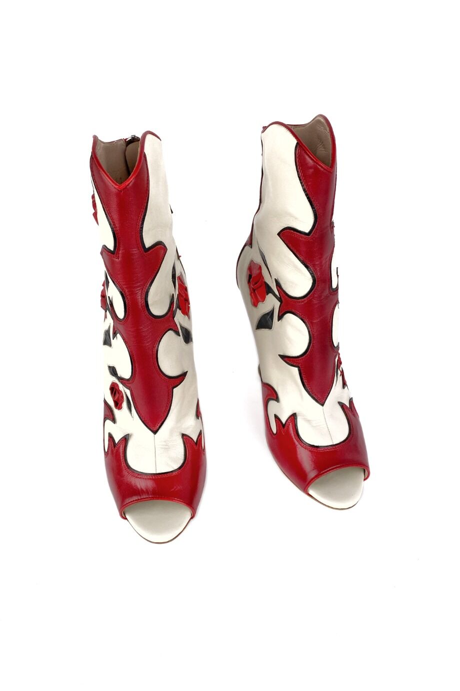image 2 Ботильоны белого цвета с красными аппликациями