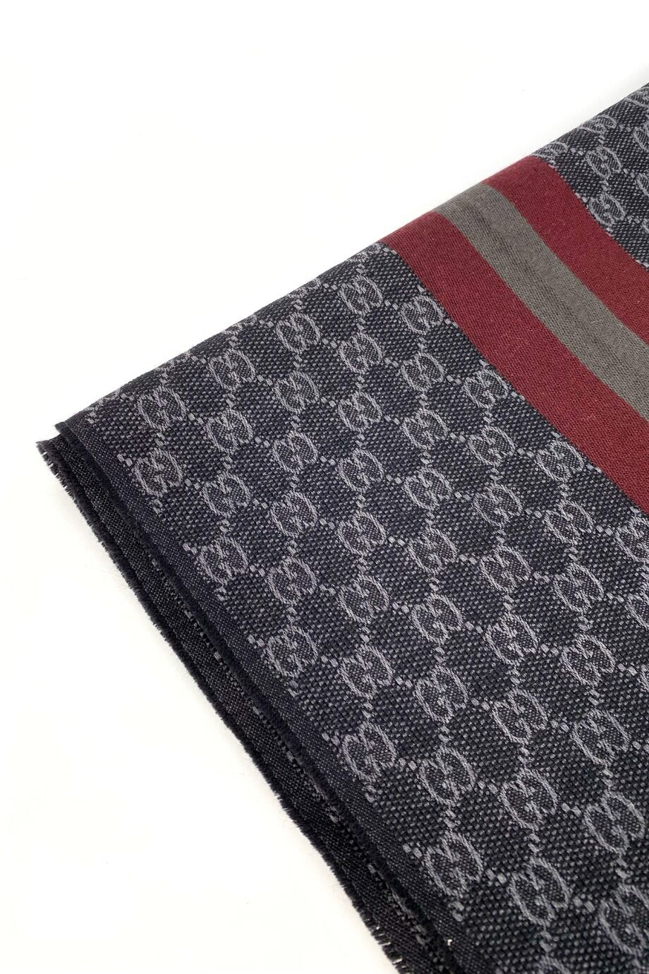 image 2 Шарф темно-серого цвета с бордовой полосой