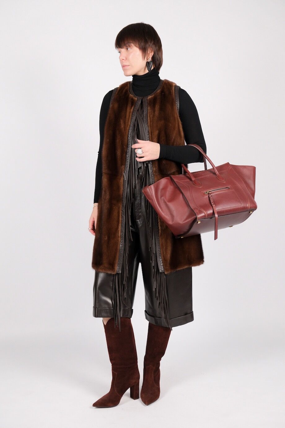 image 1 Жилет двусторонний из замши и меха норки коричневого цвета