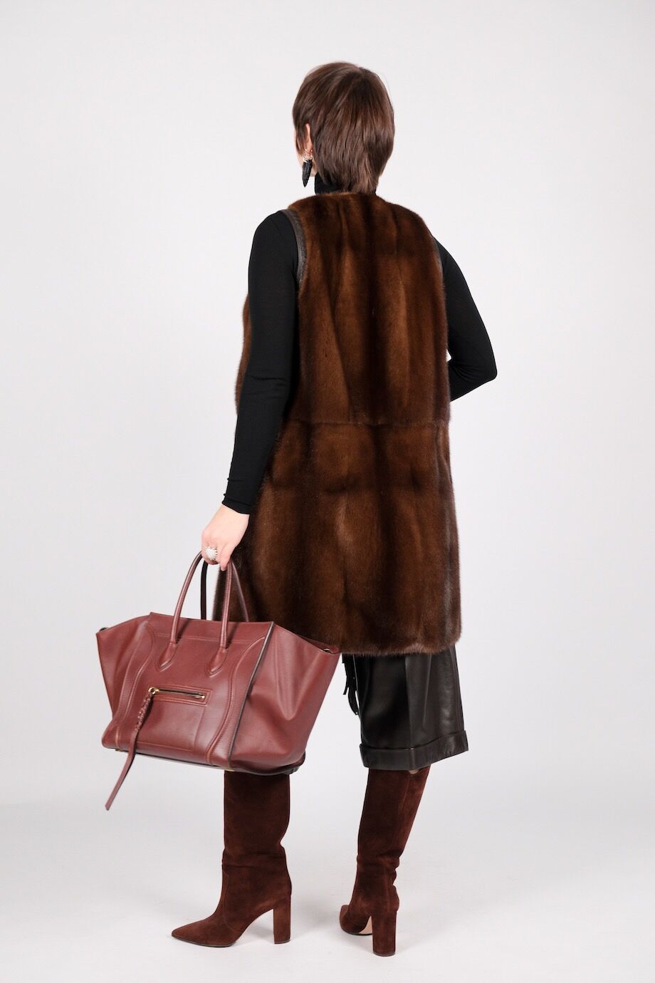 image 3 Жилет двусторонний из замши и меха норки коричневого цвета