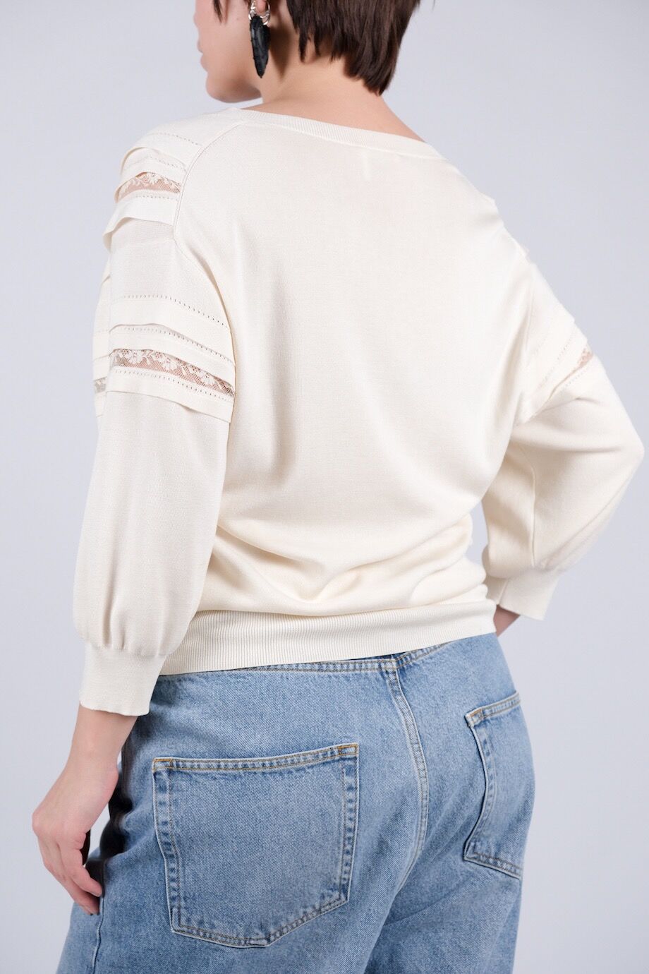 image 3 Джемпер молочного цвета со вставками из кружева