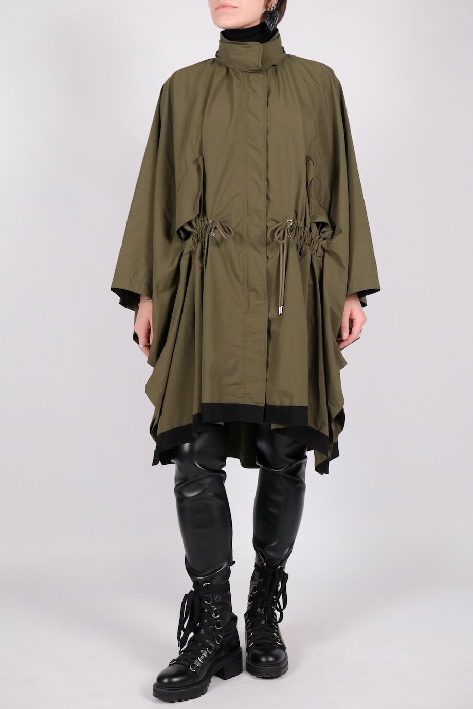 image 4 Плащ цвета хаки на кулиске