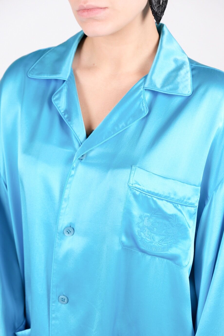 image 5 Шелковая блуза голубого цвета широкого кроя