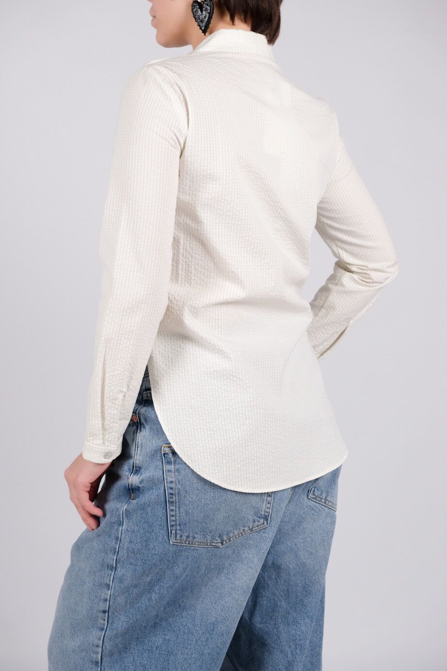 image 3 Рубашка белого цвета в клетку с фигурным вырезом