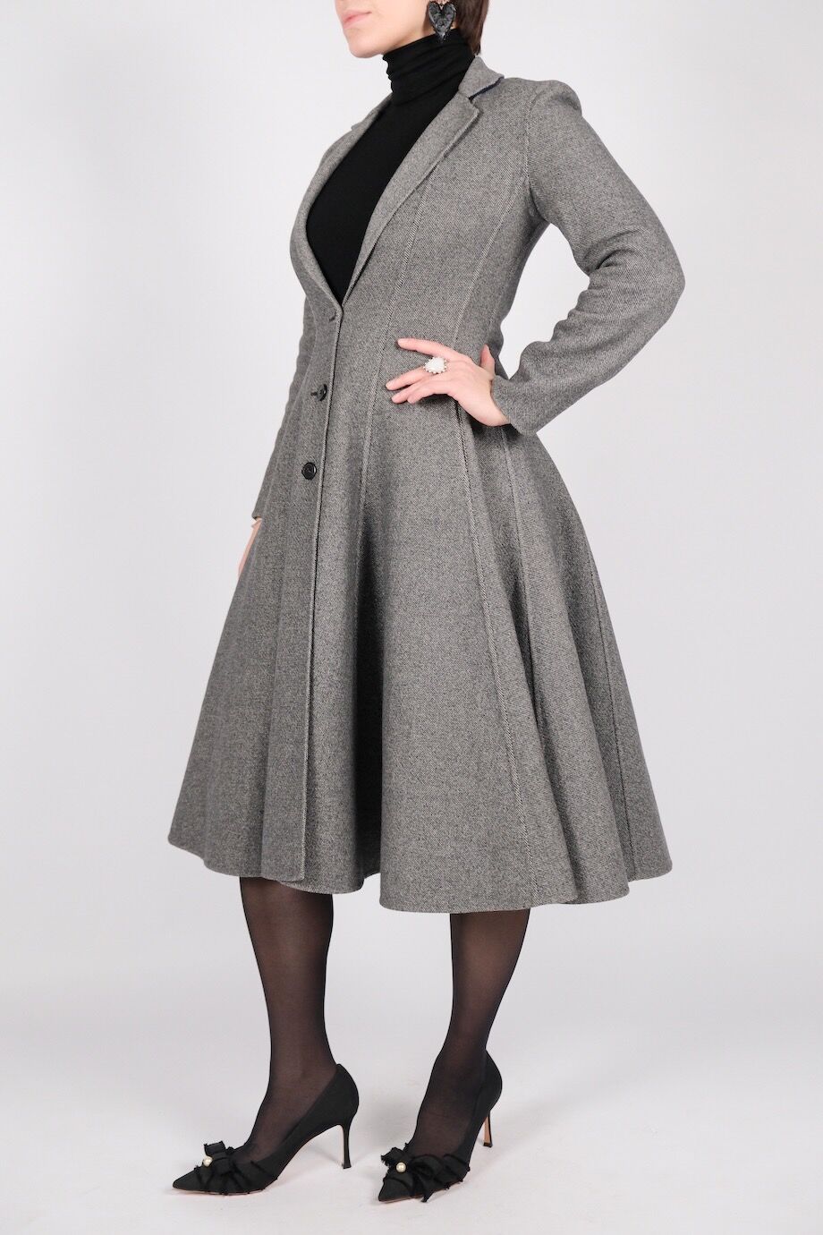 image 4 Пальто приталенного кроя серого цвета