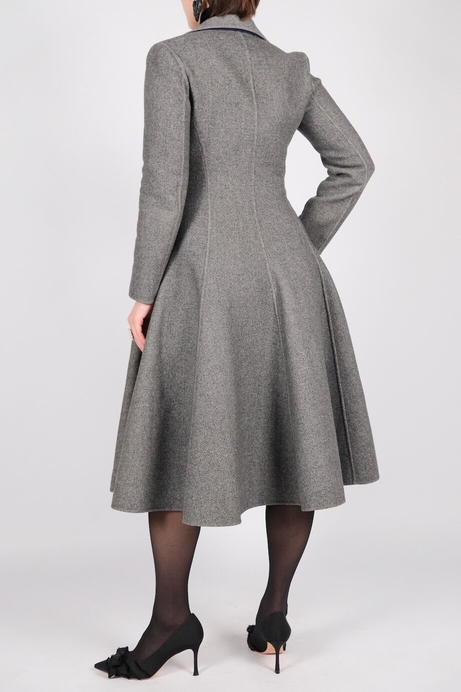 image 5 Пальто приталенного кроя серого цвета