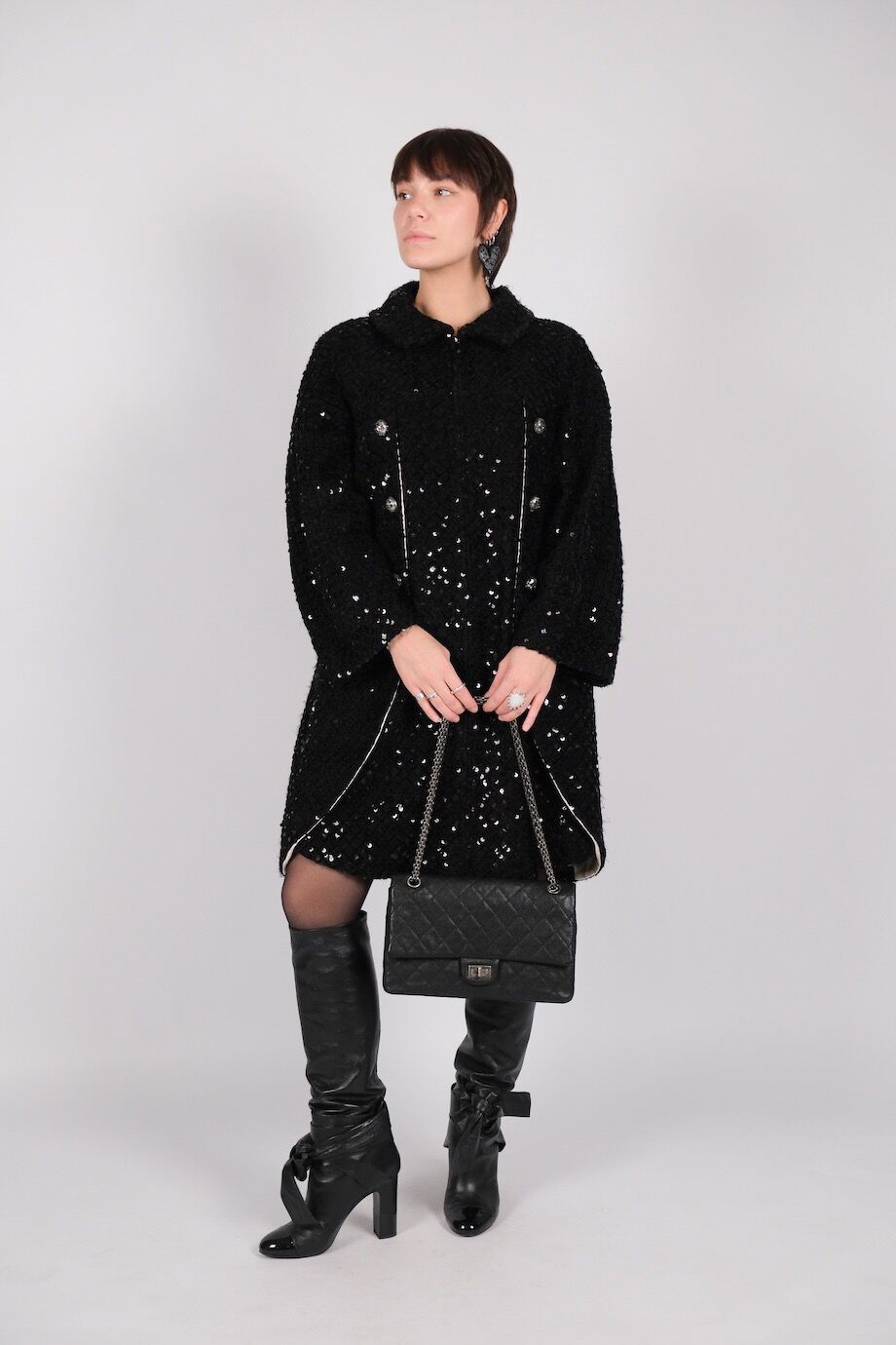 image 1 Пальто черного цвета с черными пайетками