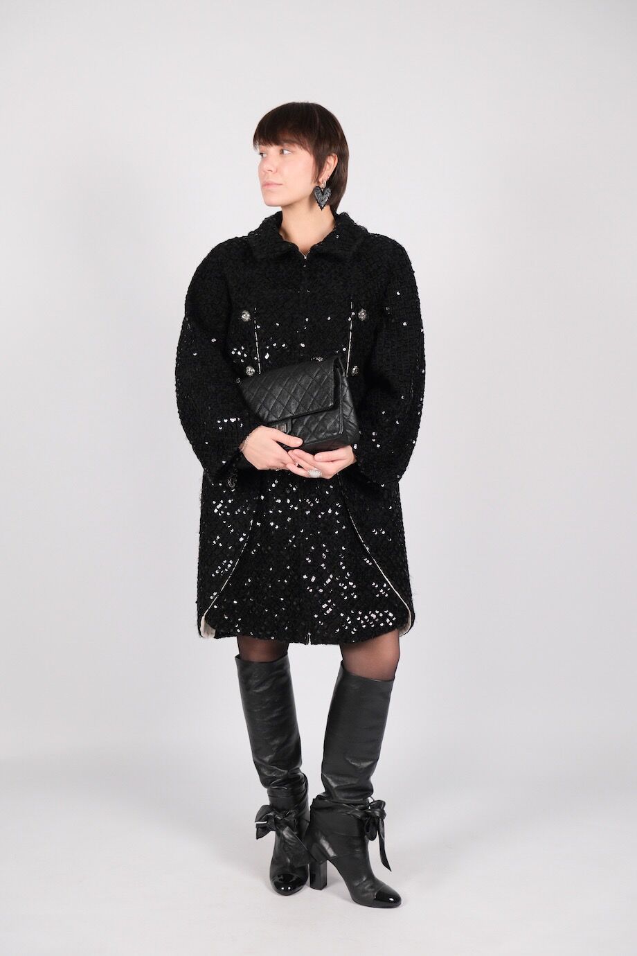 image 3 Пальто черного цвета с черными пайетками