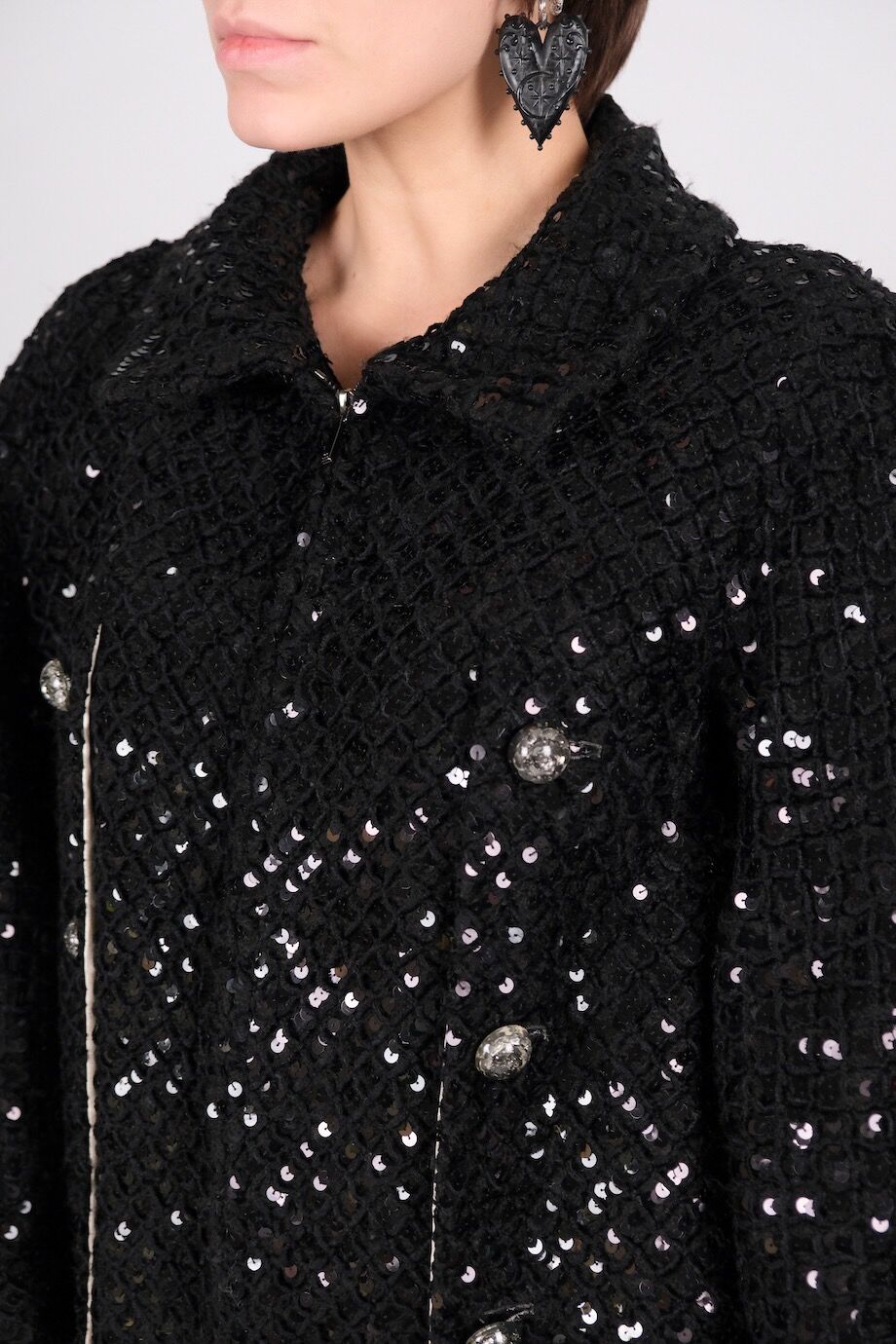 image 7 Пальто черного цвета с черными пайетками