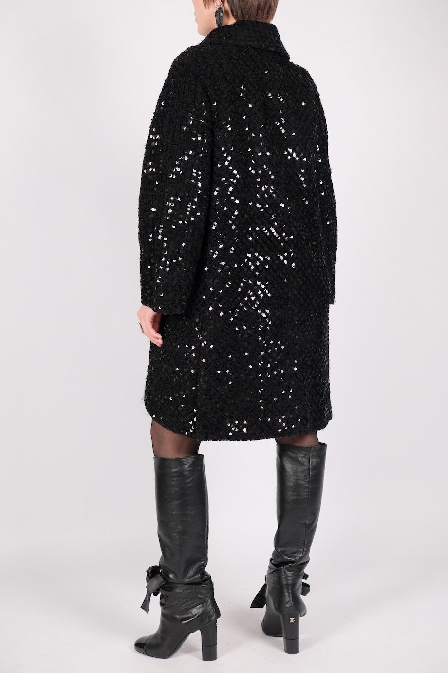 image 6 Пальто черного цвета с черными пайетками