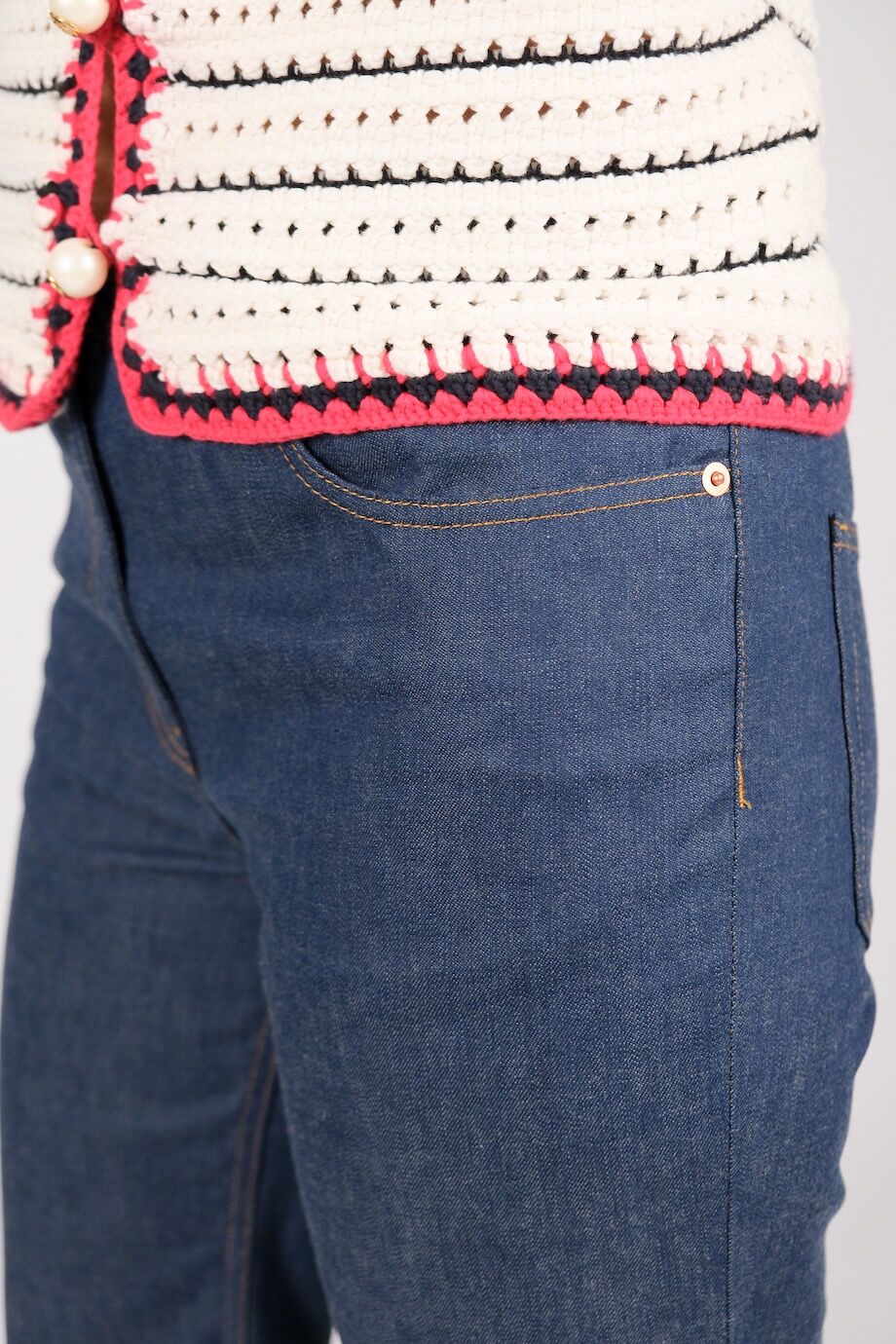 image 5 Джинсы клеш темно-синего цвета