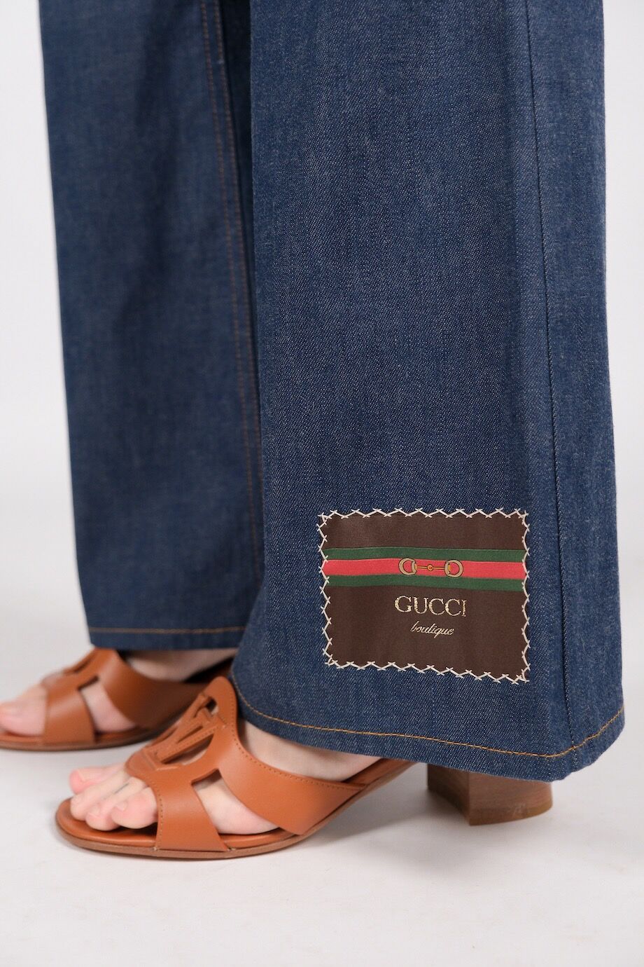 image 6 Джинсы клеш темно-синего цвета