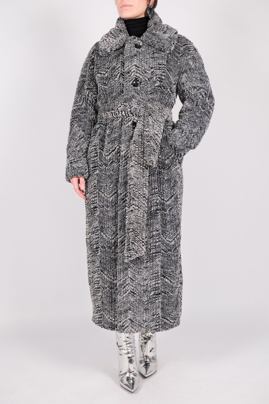 image 1 Пальто из искусственного меха серого цвета с поясом