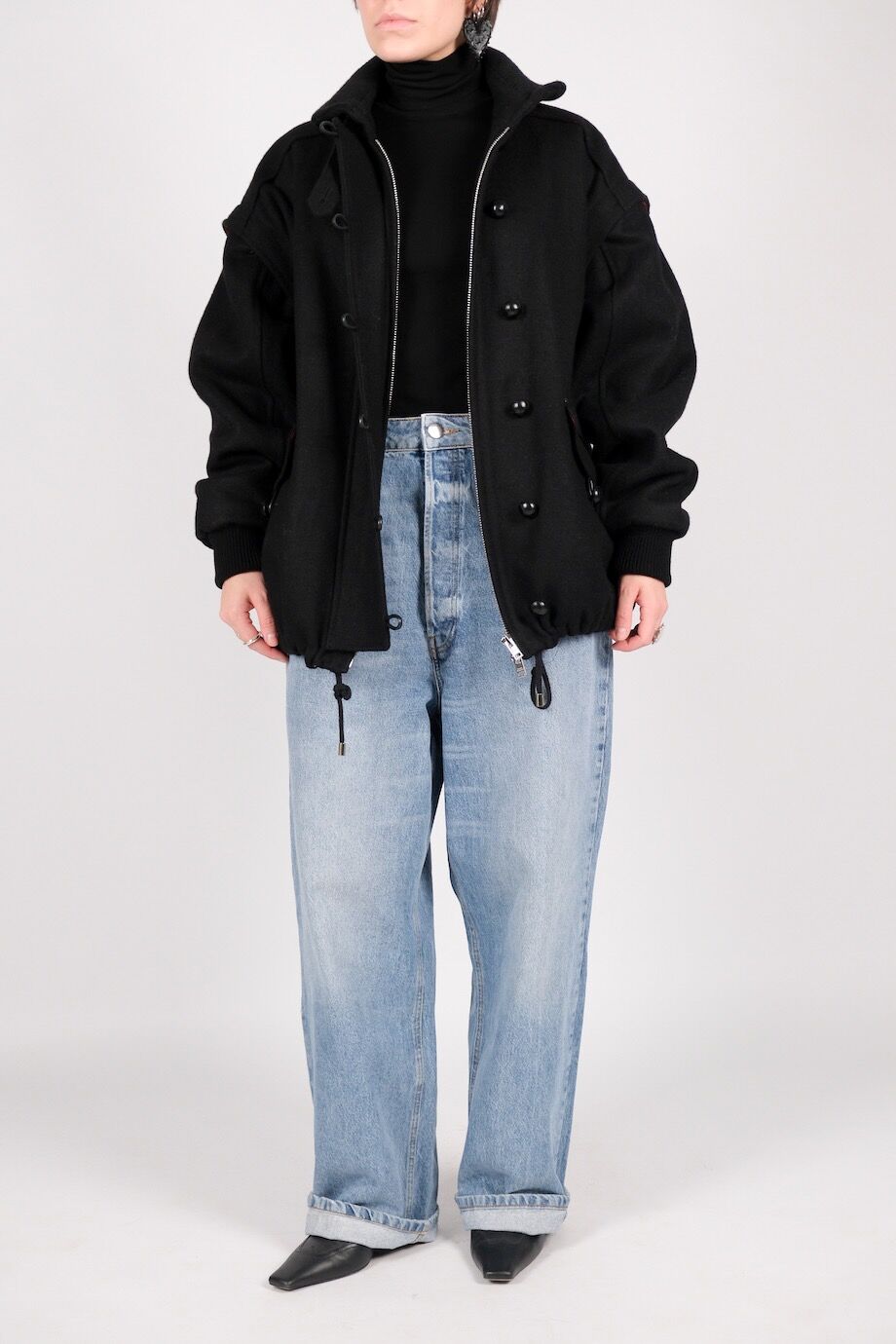 image 1 Бомбер со съёмными рукавами чёрного цвета