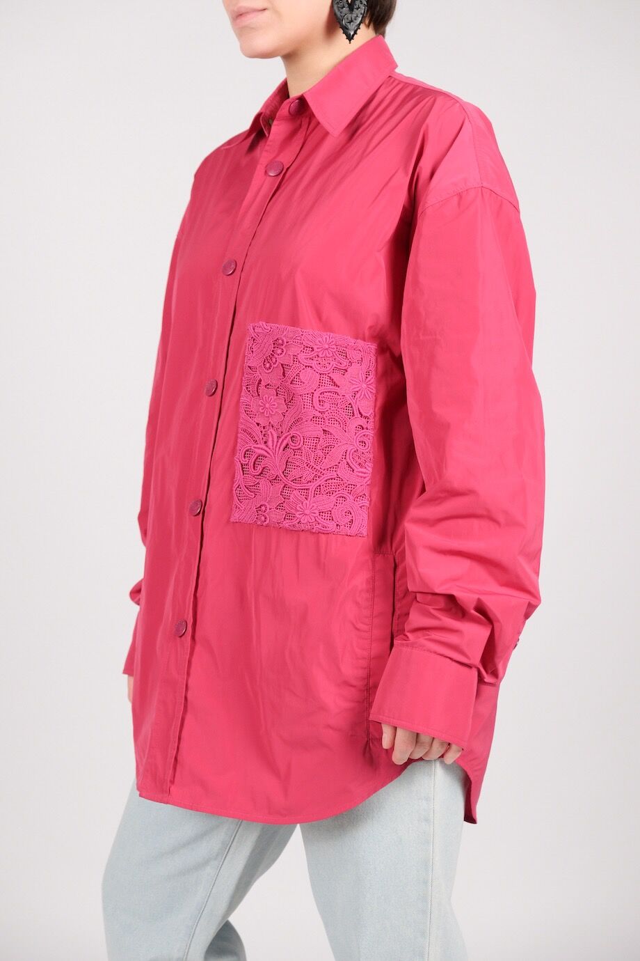 image 2 Ветровка малинового цвета с кружевом на кармане