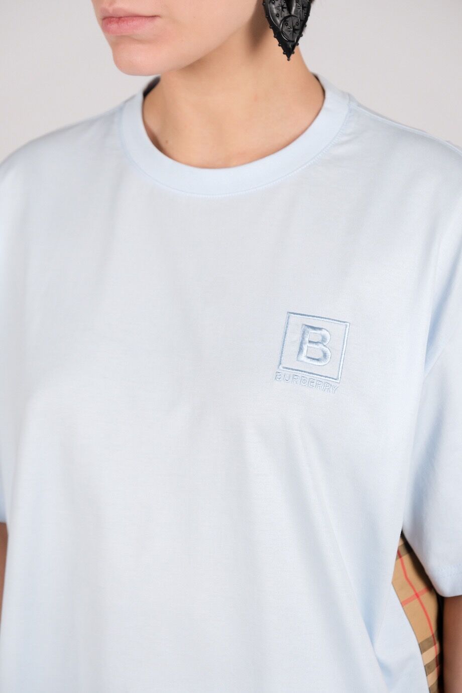 image 4 Футболка голубого цвета с вставками в клетку