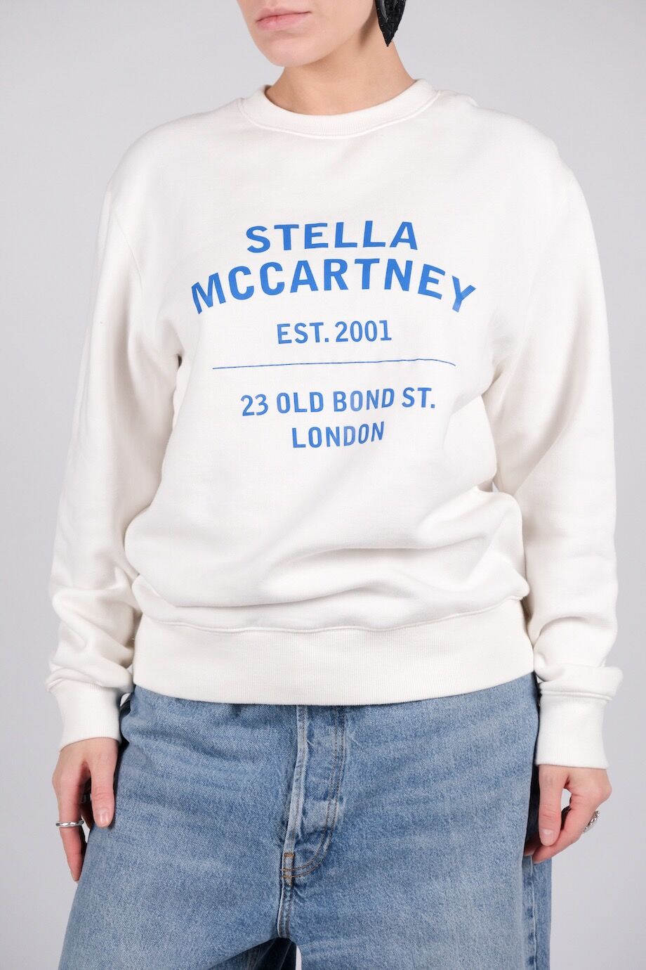 image 1 Свитшот белого цвета с синими надписями