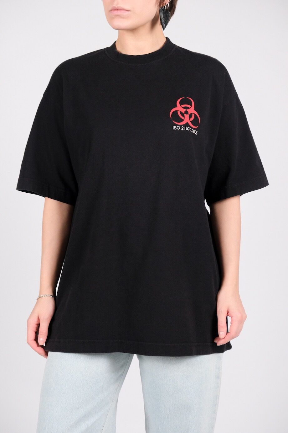 image 1 Футболка чёрного цвета с надписью на спине