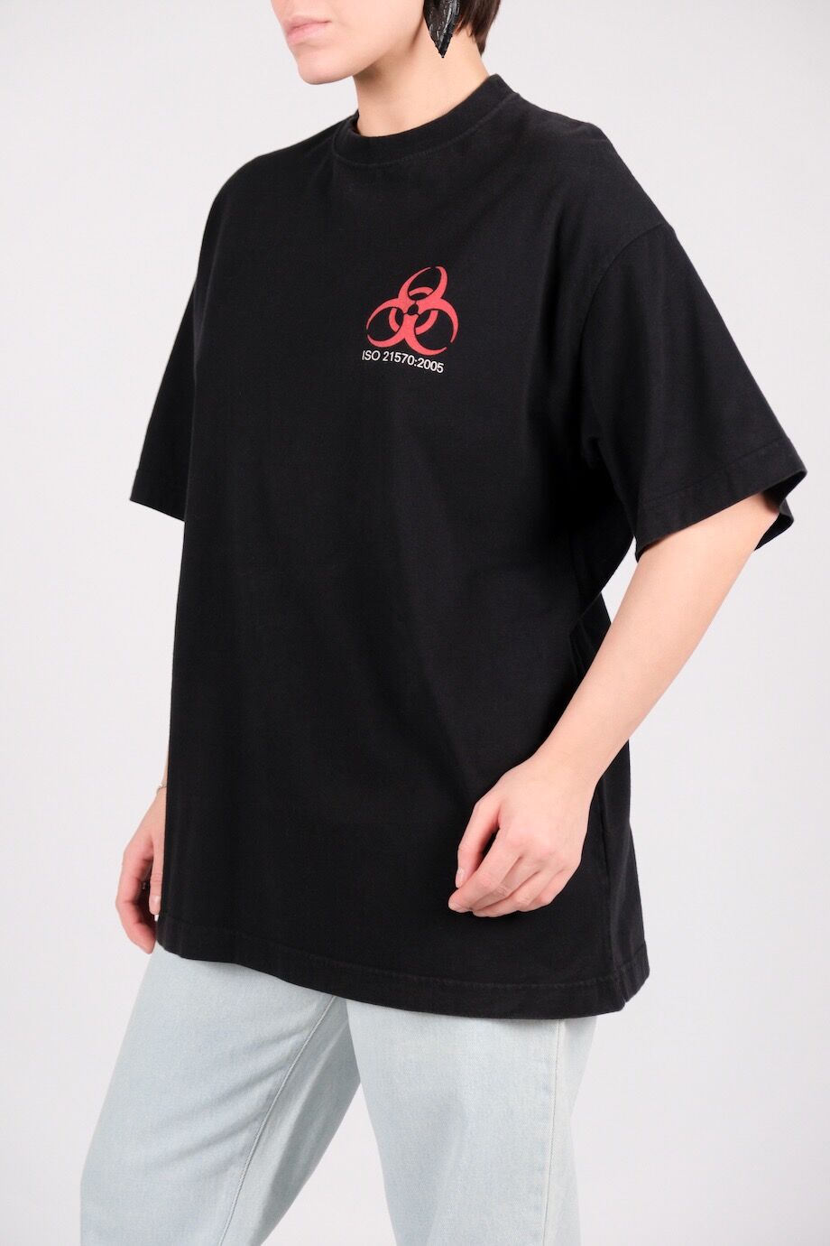 image 2 Футболка чёрного цвета с надписью на спине