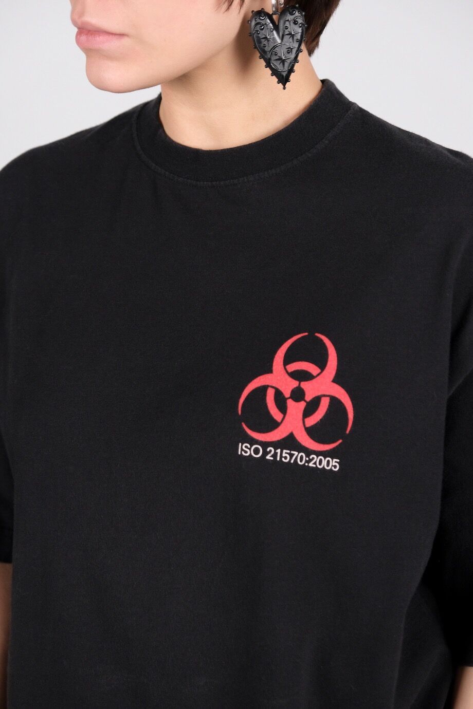 image 4 Футболка чёрного цвета с надписью на спине