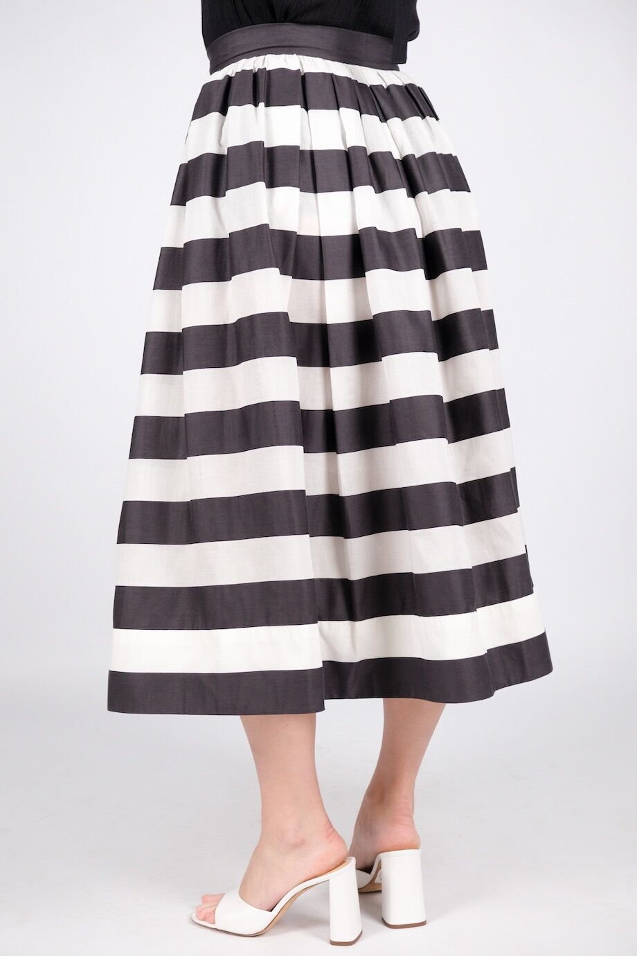 image 4 Юбка в широкую полоску черно-белого цвета на пуговицах