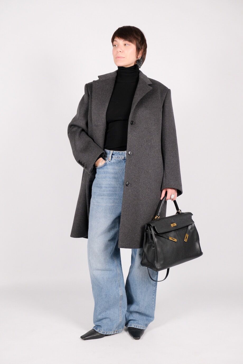 image 1 Пальто серого цвета