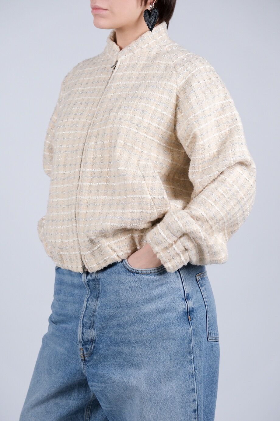 image 2 Бомбер молочного цвета с металлической нитью