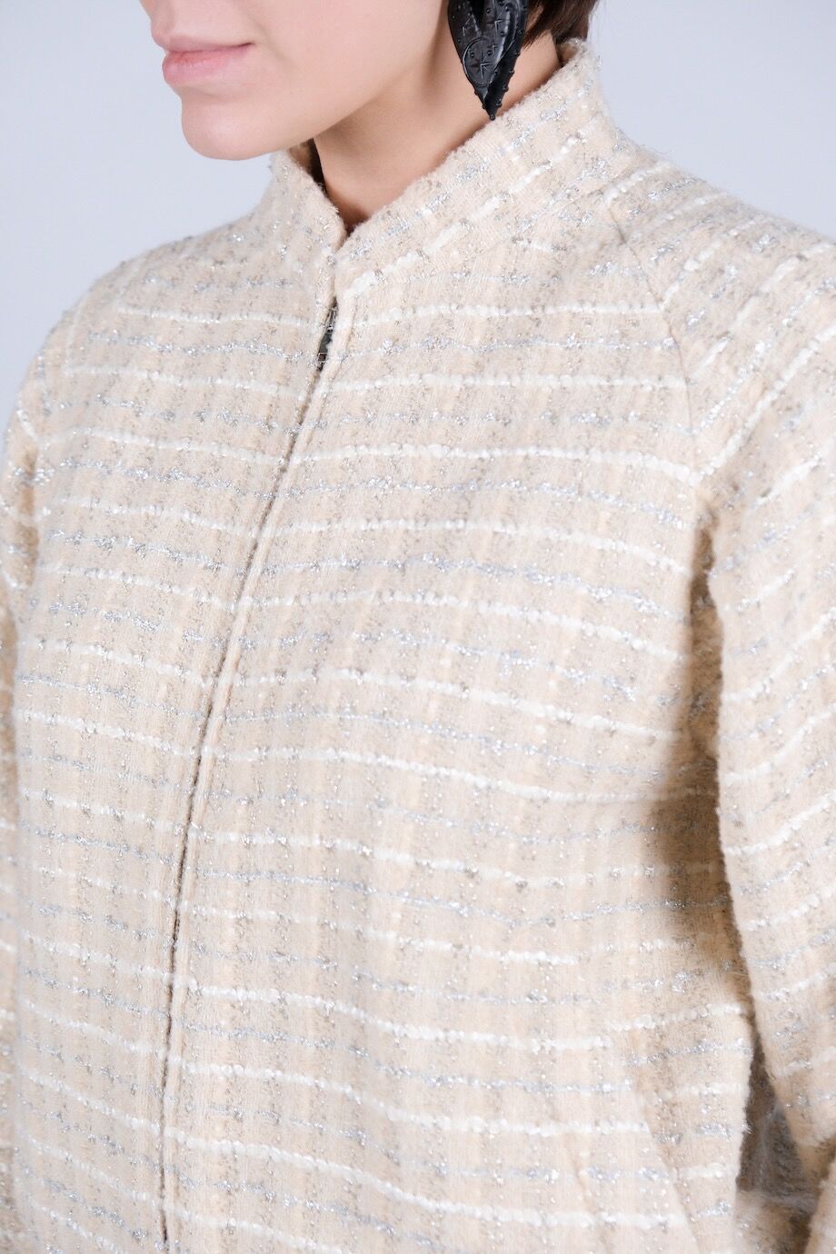 image 4 Бомбер молочного цвета с металлической нитью